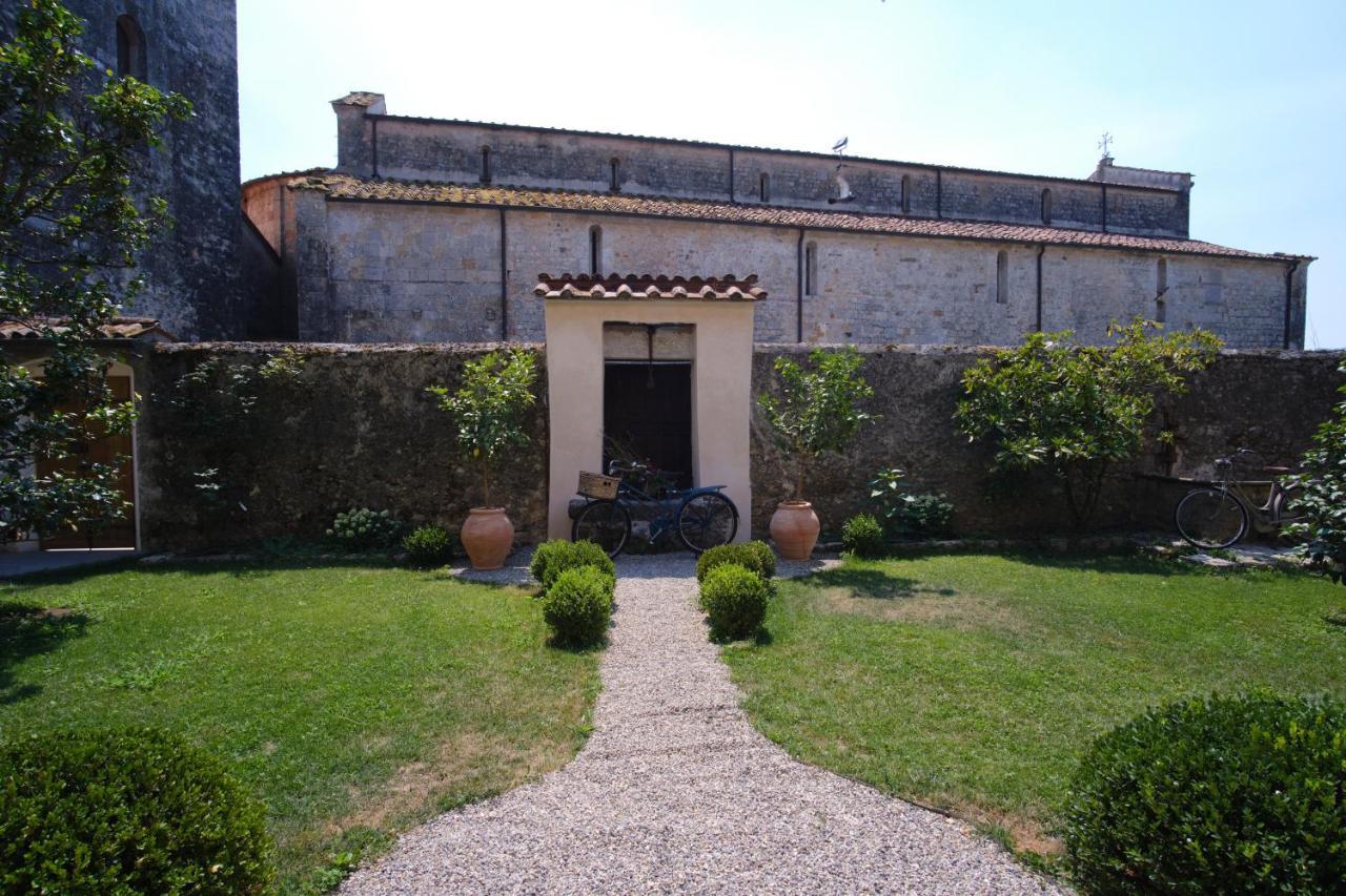 Badia Giulia Prestigious Historical B&b, - Adults Only - No Pets Couette-café Camaiore