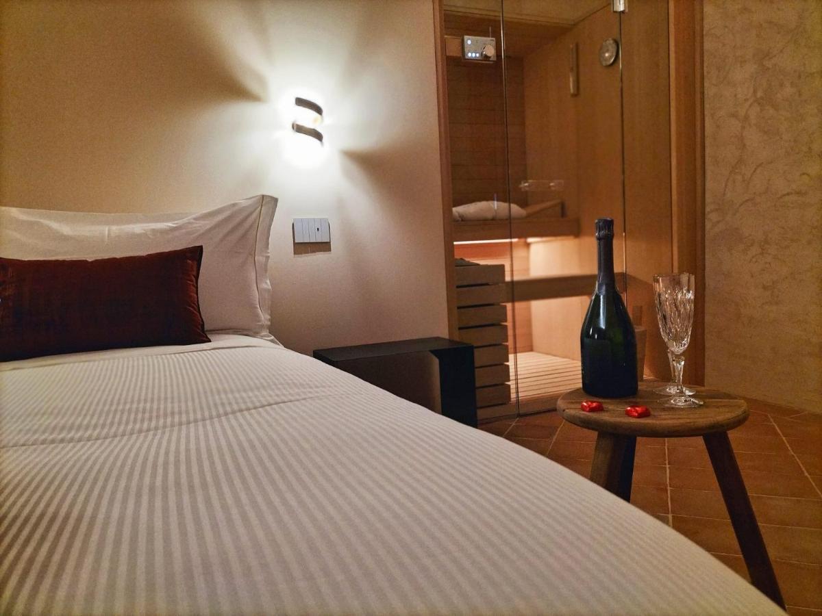 Badia Giulia Prestigious Historical B&b, - Adults Only - No Pets Couette-café Camaiore